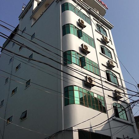 Hotel Tokyo 1 Vinh Bagian luar foto