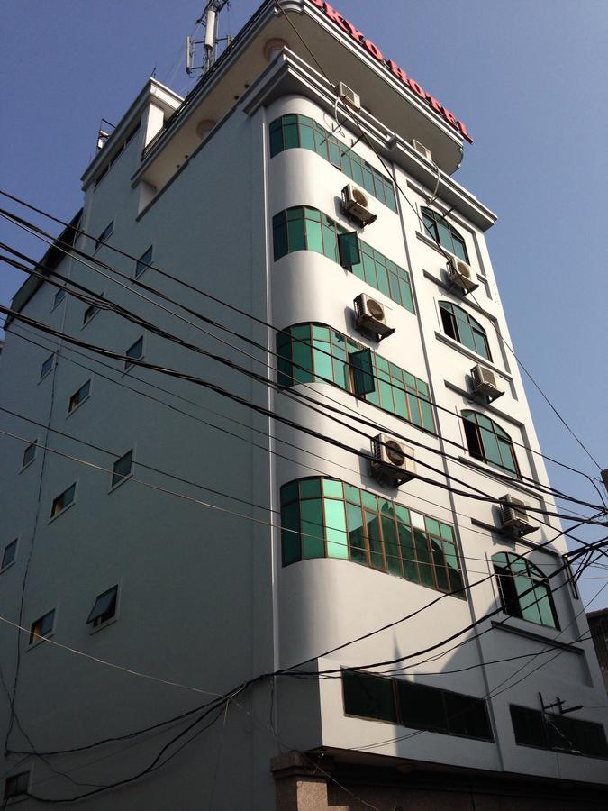 Hotel Tokyo 1 Vinh Bagian luar foto