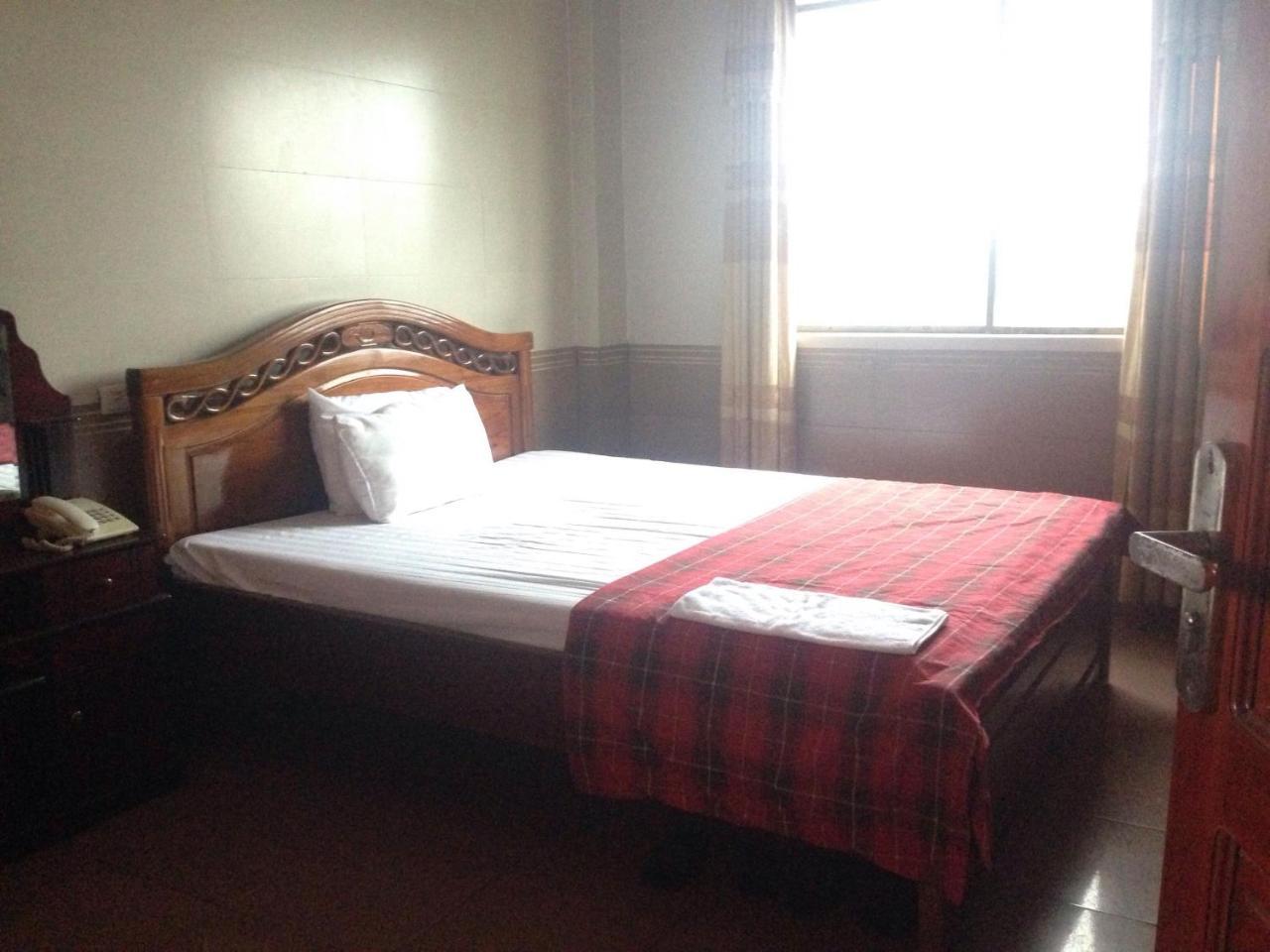 Hotel Tokyo 1 Vinh Bagian luar foto